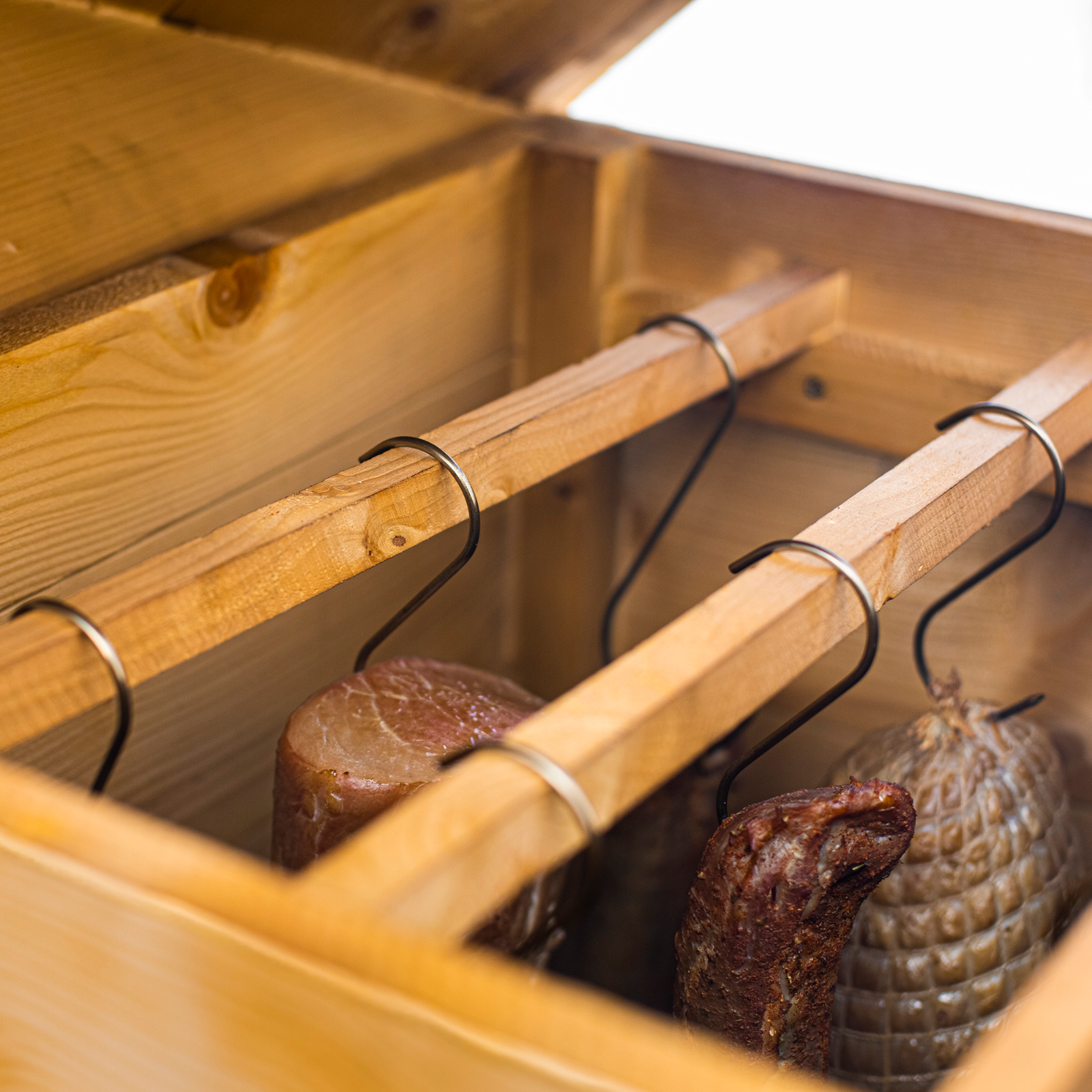 Räucherofen aus Holz 100 cm mit externer Feuerstelle