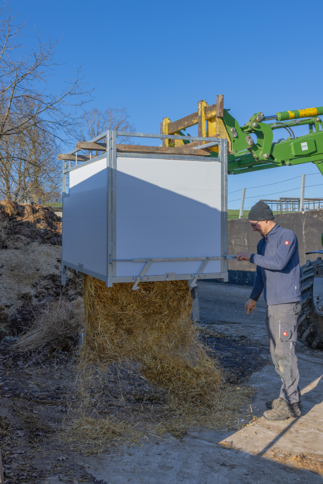 Kälberbox Premium mit schwenkbarem Boden