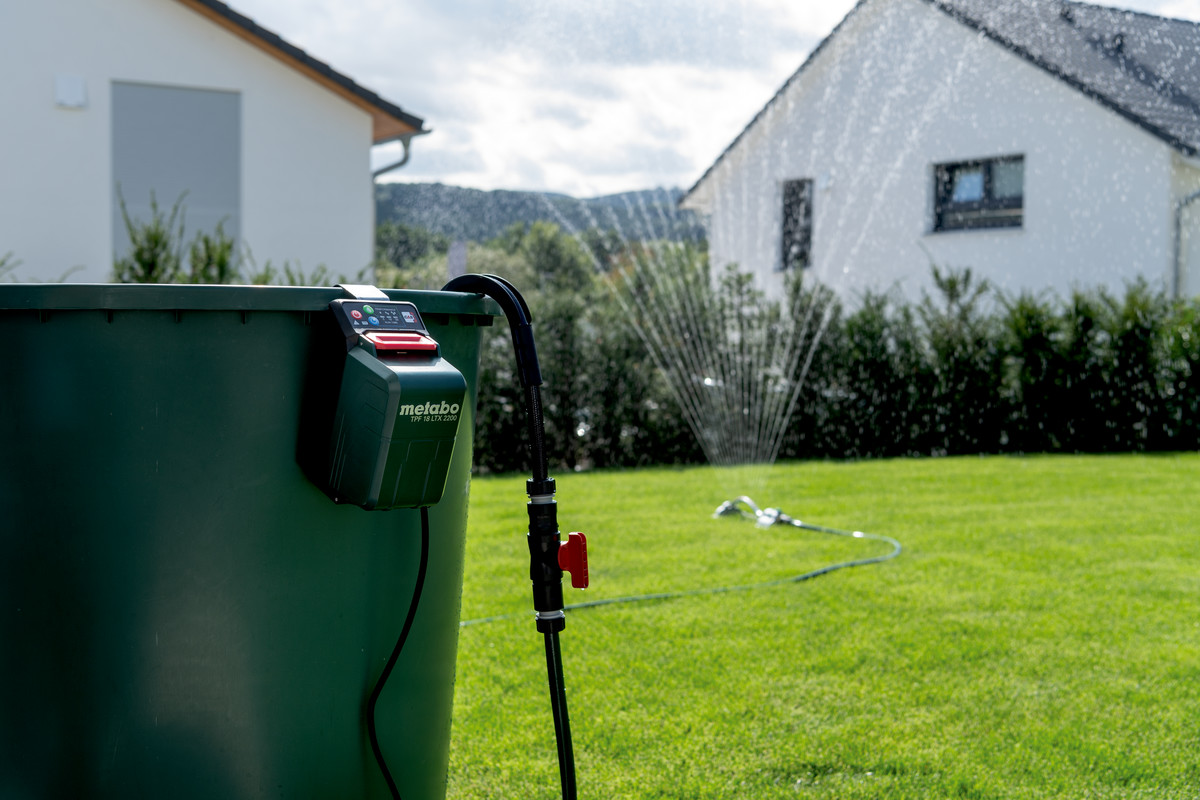 Akku Tauch- und Regenfasspumpe TPF18LTX2200 lose