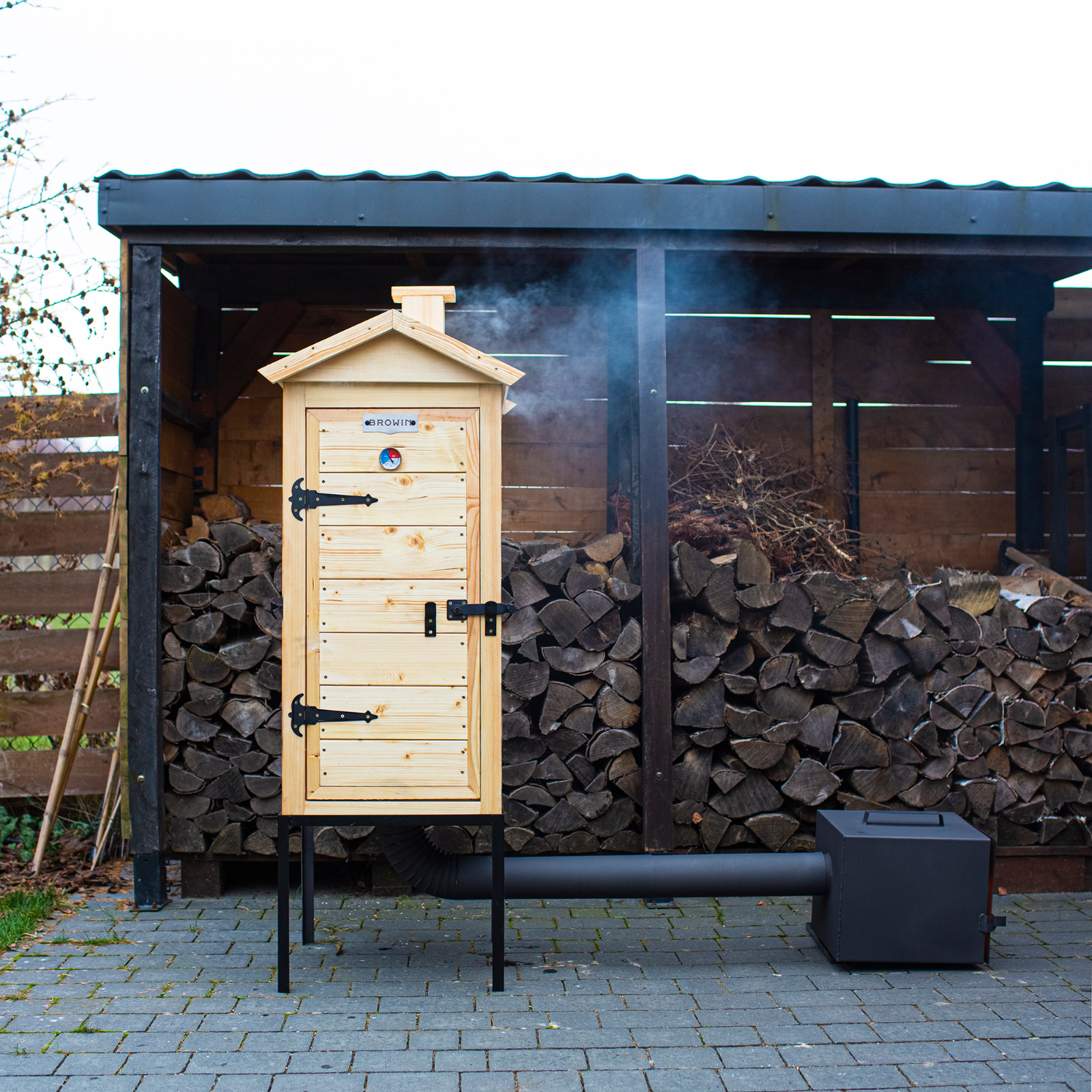 Räucherofen aus Holz 100 cm mit externer Feuerstelle