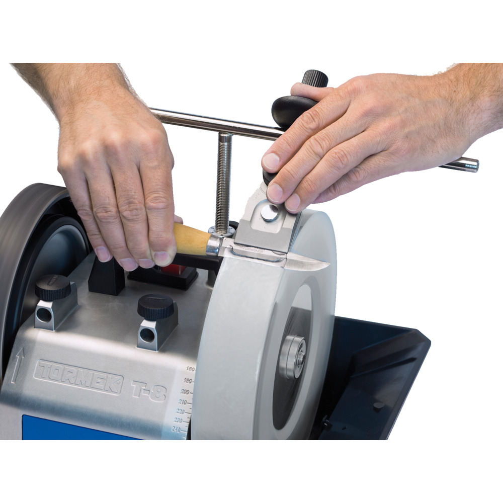 Sharpening device for knives