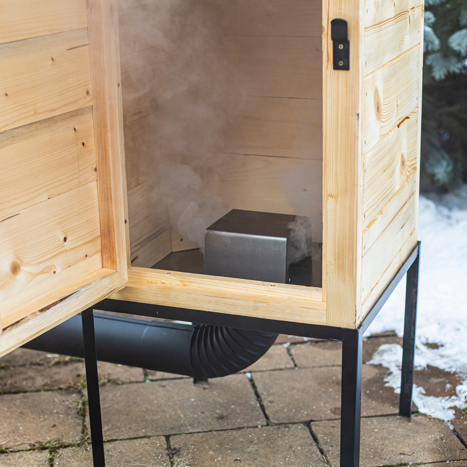 Räucherofen aus Holz 100 cm mit externer Feuerstelle